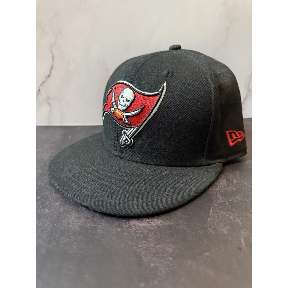 Tampa Bay Buccaneers Hat Size 7 1/4 Black NFL Football - SEE DESC